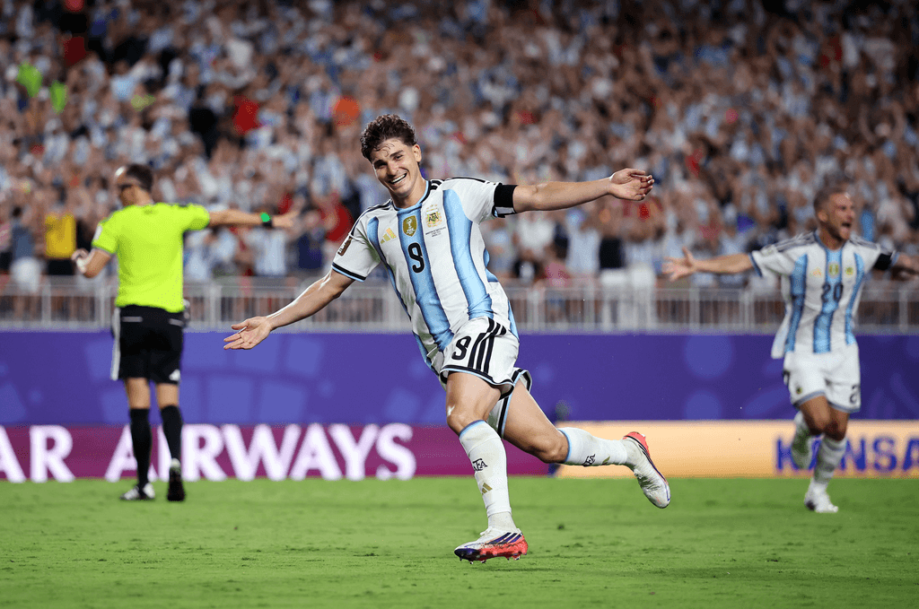 Julián Álvarez apareció en el momento clave y selló la clasificación argentina