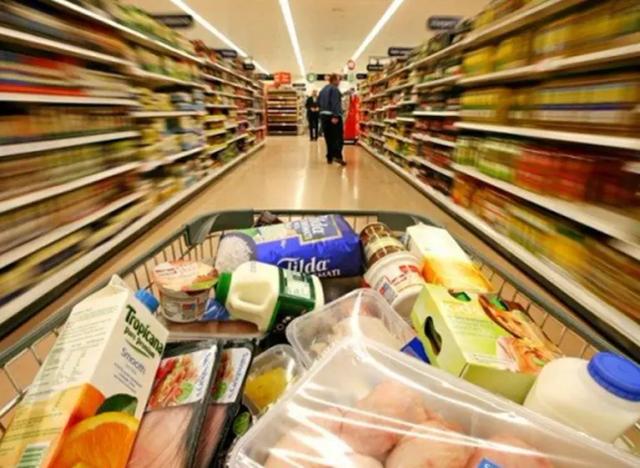 Abril cerró con nuevas bajas en supermercados, mayoristas y shoppings