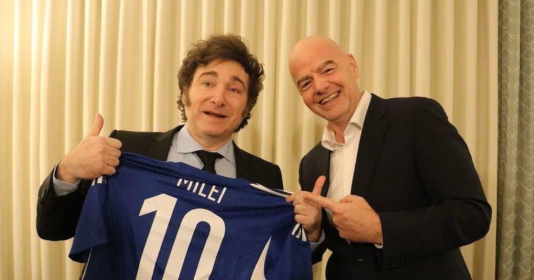 La política se baja de la agenda y mira de reojo el partido de Argentina