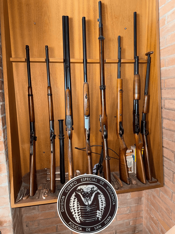 Una denuncia por robo derivó en el hallazgo de un arsenal dentro de una vivienda