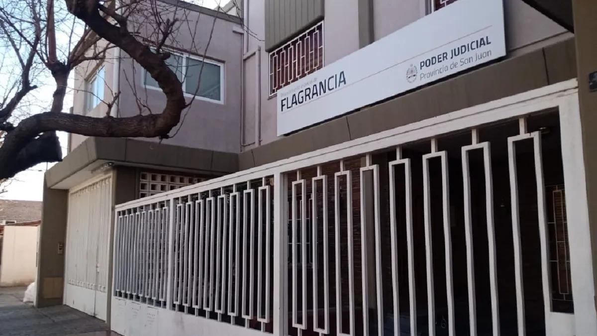 Le dieron condicional a Carlos Chávez tras entrar a la casa de su ex con un cuchillo y amenazarla con quemarla