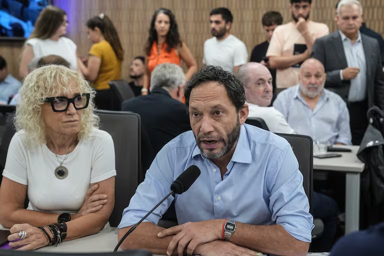 La Coalición Cívica llevó a Adorni ante la Justicia por presuntas omisiones patrimoniales