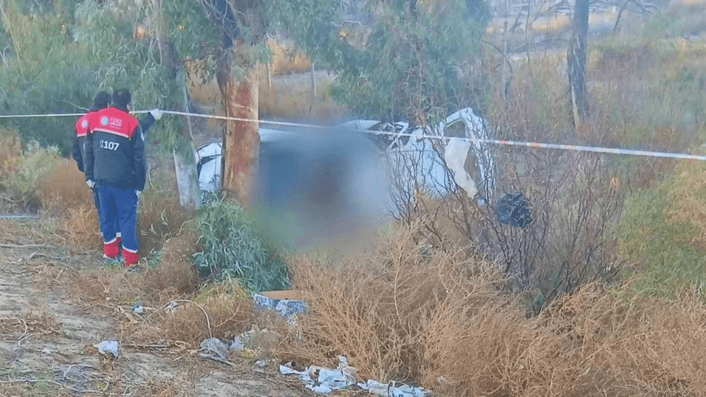 Dos personas murieron tras el vuelco de una camioneta que terminó en un desagüe en Caucete