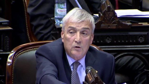 González cuestionó a Milei por Adorni y pidió resolver la interna en el Gobierno