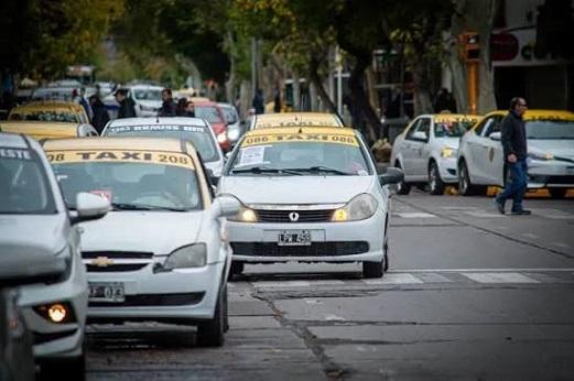 La Justicia dejó en pie la norma que regula a los autos de aplicaciones en San Juan
