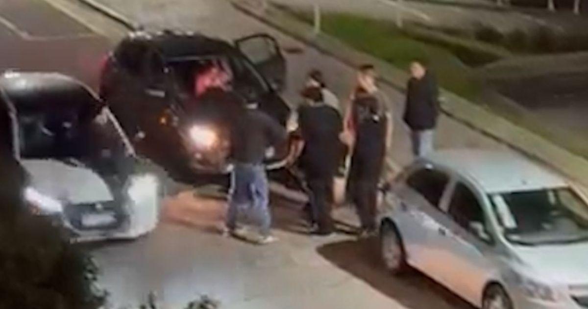 Una pelea en Mar del Plata terminó con un joven embestido por un auto