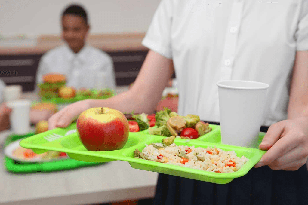 Más de 100 escuelas de San Juan se suman a una campaña para comer mejor