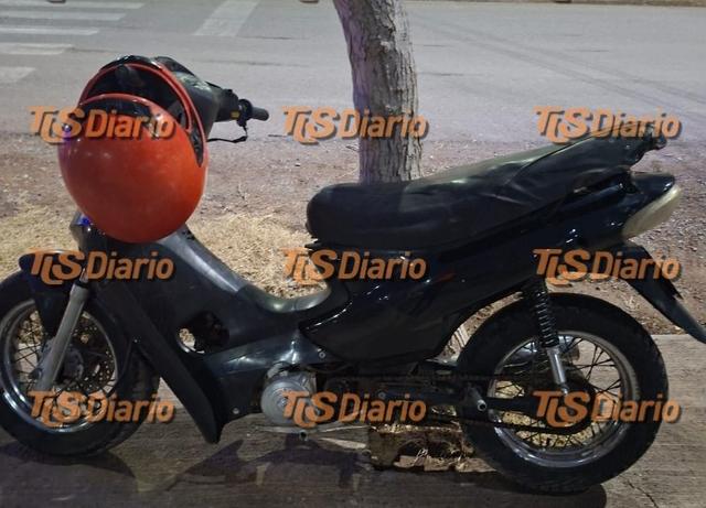 En Santa Lucía, un hombre abandonó una moto al ver a la Policía y escapó a pie