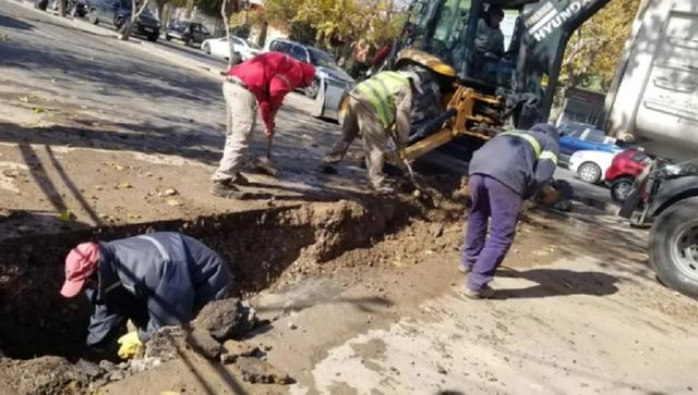 Obras Sanitarias interrumpirá el tránsito en una calle de Capital por trabajos cloacales