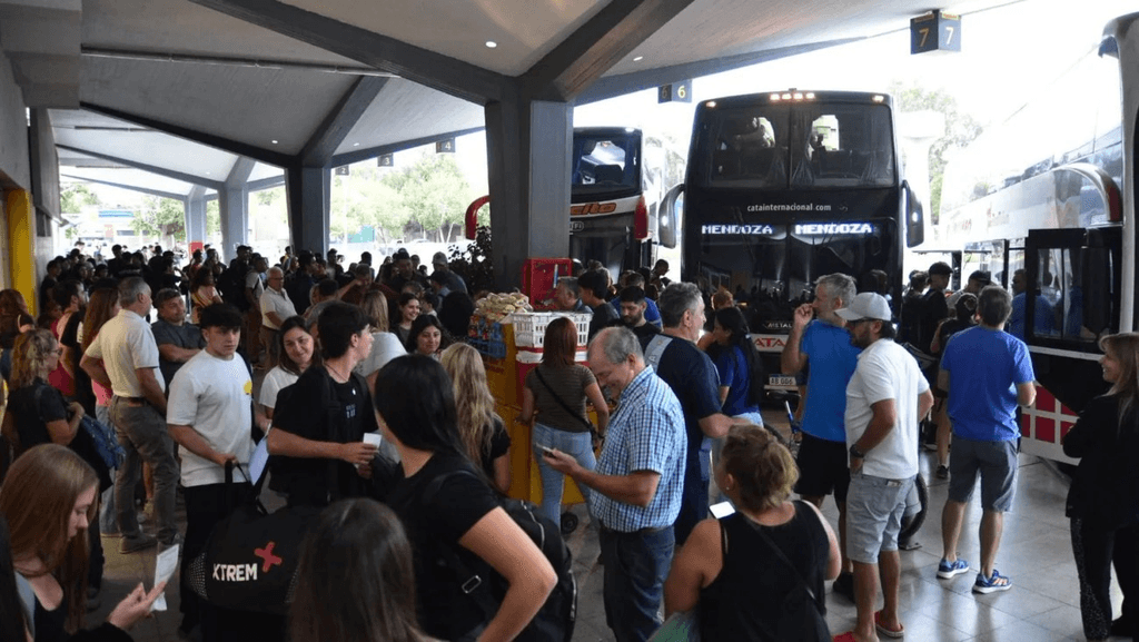Aumenta la venta de pasajes desde San Juan para el fin de semana largo