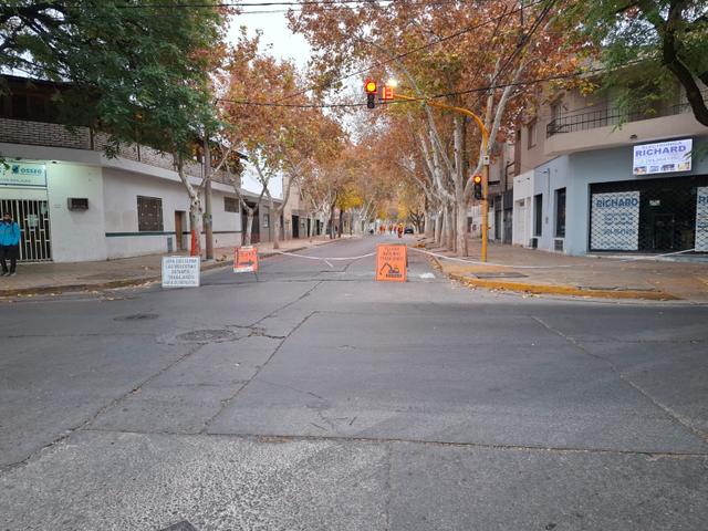 Comenzó la repavimentación en pleno microcentro: trabajan sobre calle Caseros