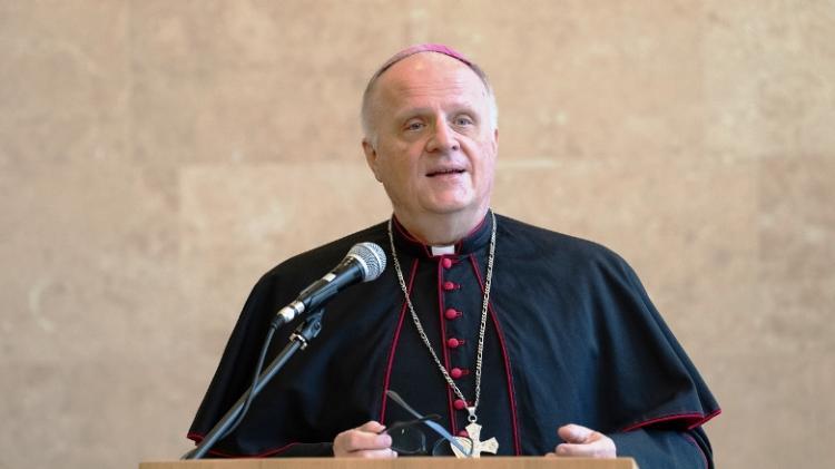 El Gobierno recibió al nuevo nuncio en plena atención por una eventual gira de León XIV