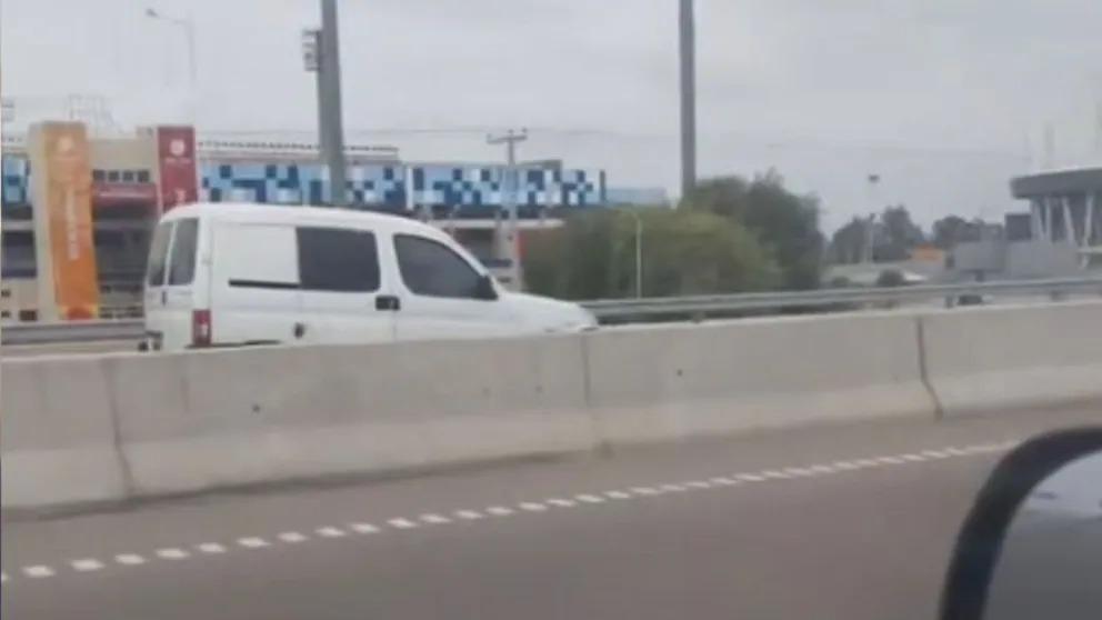 Un conductor avanzó varios metros en contramano por Ruta 40 y encendió la alarma frente al Bicentenario