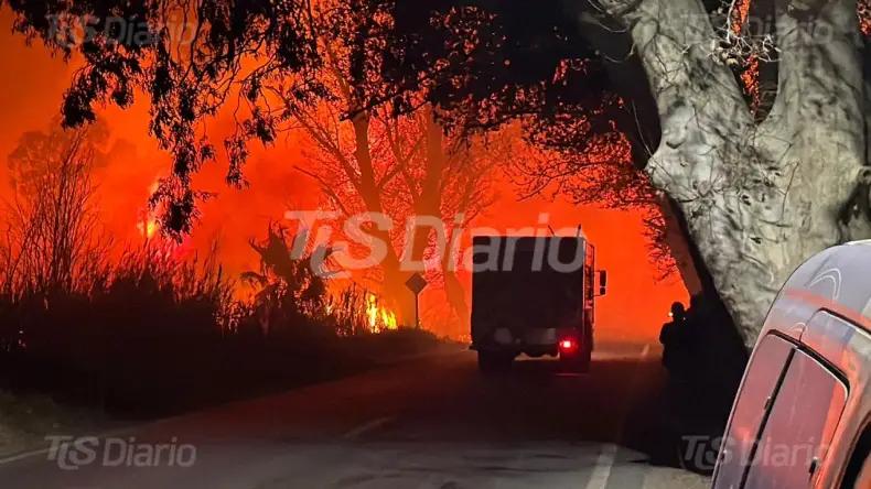 Un voraz incendio sacudió una finca y encendió la preocupación vecinal en Pocito