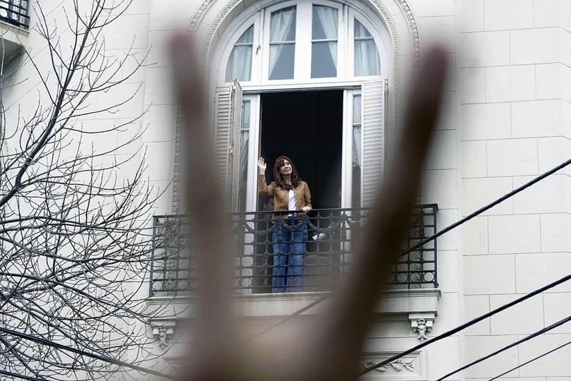 Piden avanzar con el decomiso del departamento donde Cristina Kirchner cumple arresto domiciliario