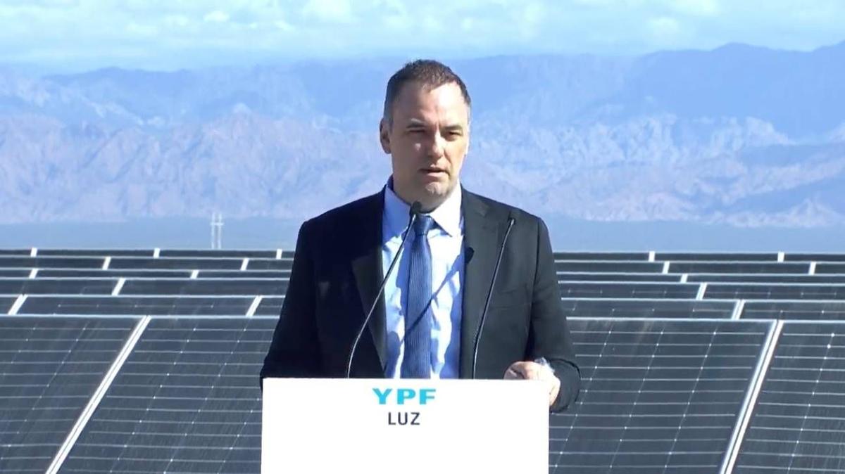 Adorni también deja YPF y se corta del todo del Gobierno