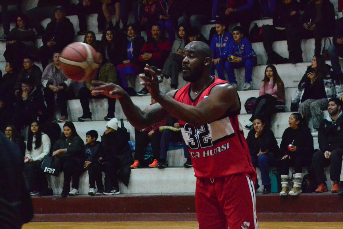 Freddy Marín metió una actuación tremenda y empujó a Inca Huasi en el arranque de la serie
