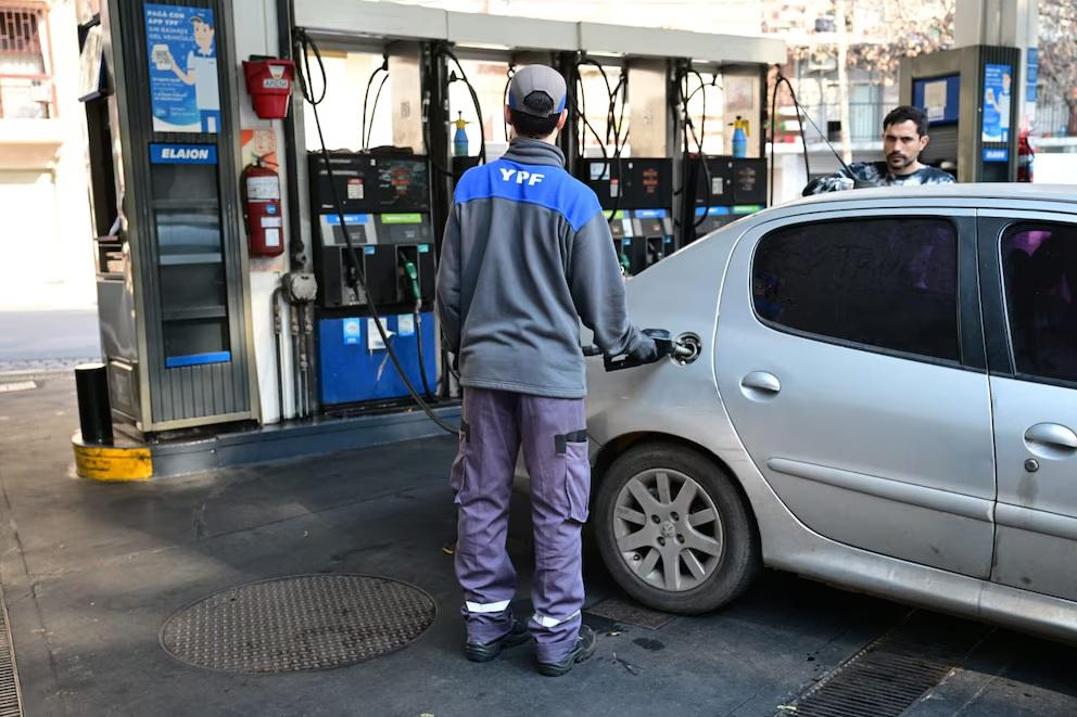 YPF enfría cualquier rebaja y el bolsillo sigue esperando