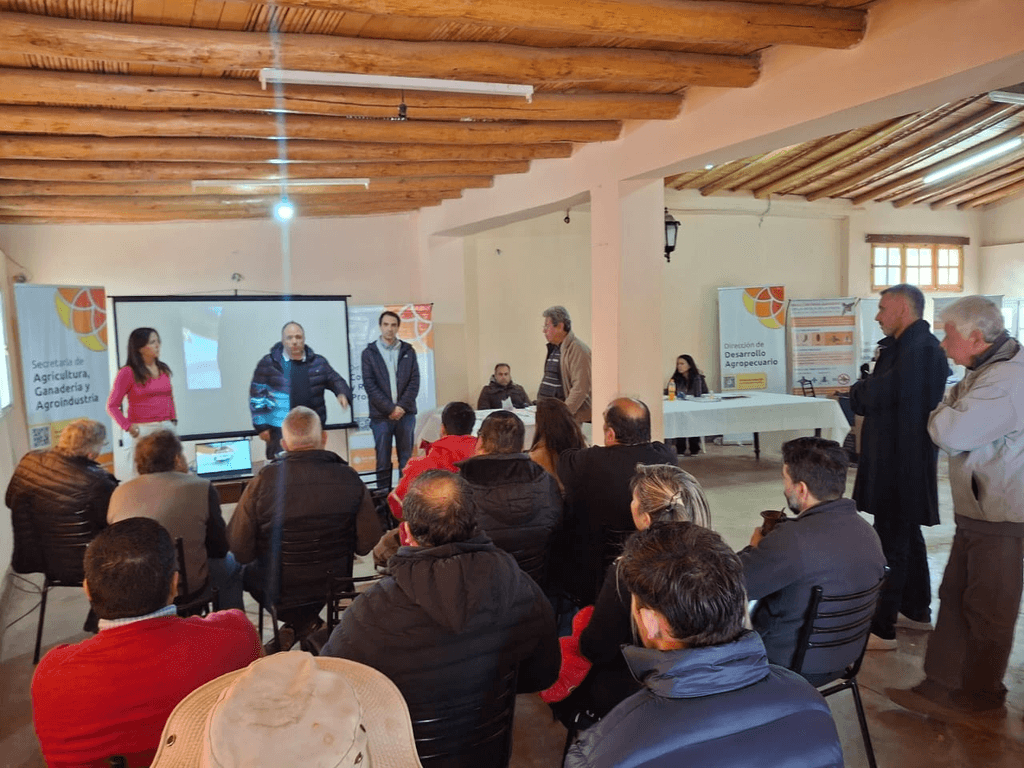 Calingasta recibió apoyo técnico, semillas y herramientas para mover la producción