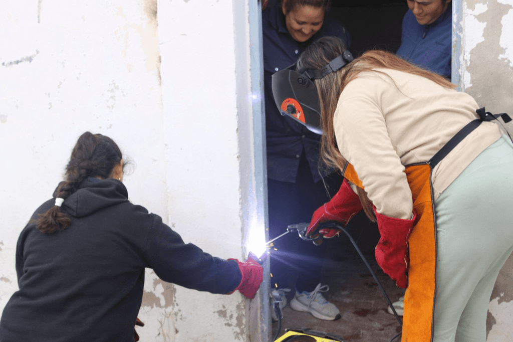 En Chimbas, más de 20 sanjuaninas se metieron de lleno en la soldadura y la herrería