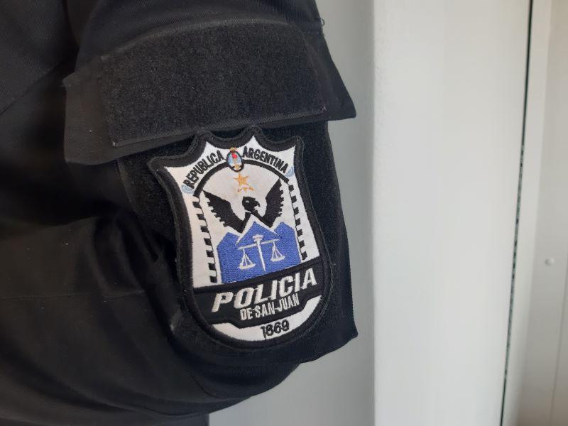 Policías salvaron a un bebé que cayó en un balde con agua en Villa Lerga