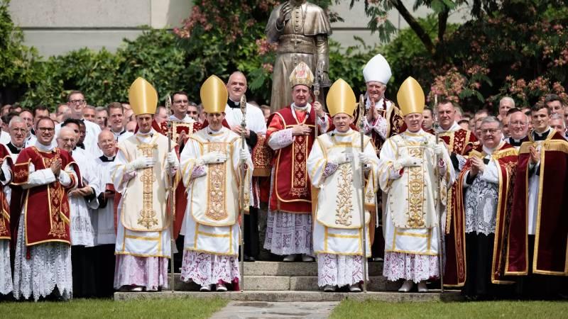 El Vaticano cuestionó la ordenación de cuatro obispos vinculados a Lefebvre