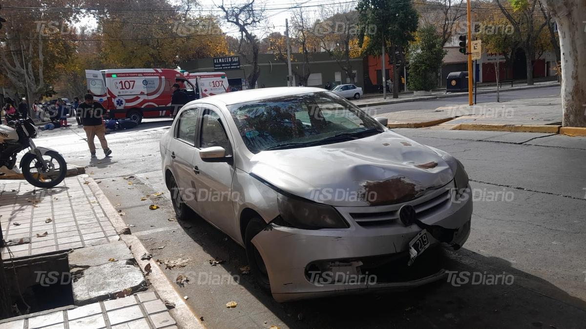 Fuerte accidente en Güemes y Libertador dejó dos personas heridas