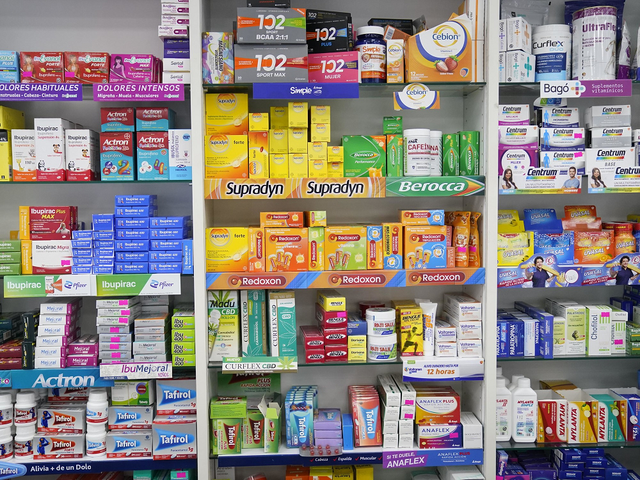 El Gobierno evalúa ampliar la venta de medicamentos de venta libre fuera de las farmacias