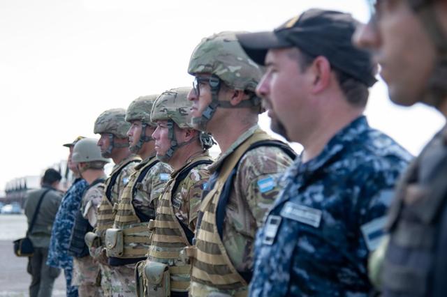 El Ejecutivo dispuso una suma extraordinaria para militares y fuerzas federales