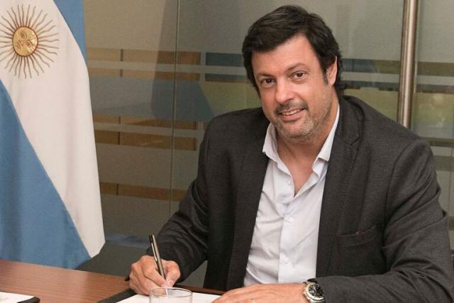 Santilli reordena su equipo y Genua dejaría Ciencia y Tecnología