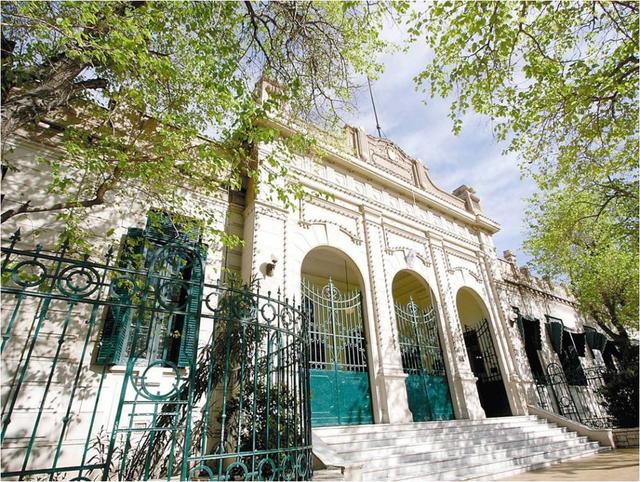 La Escuela Normal Sarmiento explicó cómo controla sus accesos tras el reclamo de una madre