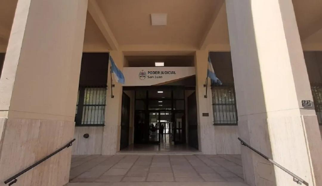 Acusan a un hombre por una agresión con un caño que dejó a un adolescente con fractura