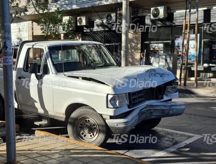 Dos camionetas se cruzaron en Libertador y Mendoza y armaron un lío bárbaro