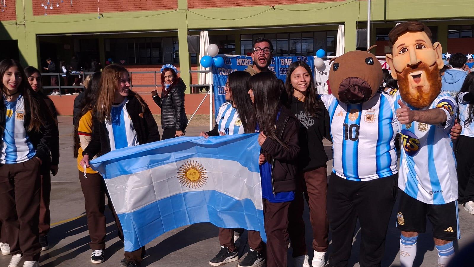 El Messi de Telesol hizo escala en el Santa Teresita y encendió Rawson