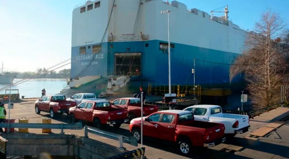Argentina cerró con Ecuador un acuerdo que le abre mejor paso a los autos nacionales