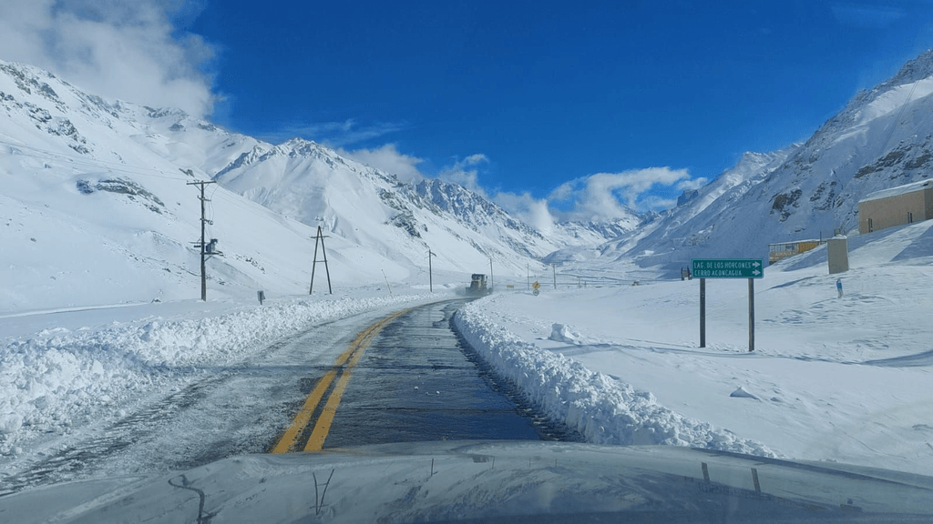Iglesia sigue con siete puesteros aislados por la nieve y rutas de montaña fuera de servicio