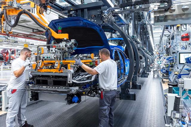 La fabricación de vehículos retrocedió 18,3% en el acumulado semestral