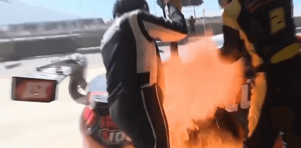 Incendio en el box de Lambiris durante la recarga en Villicum