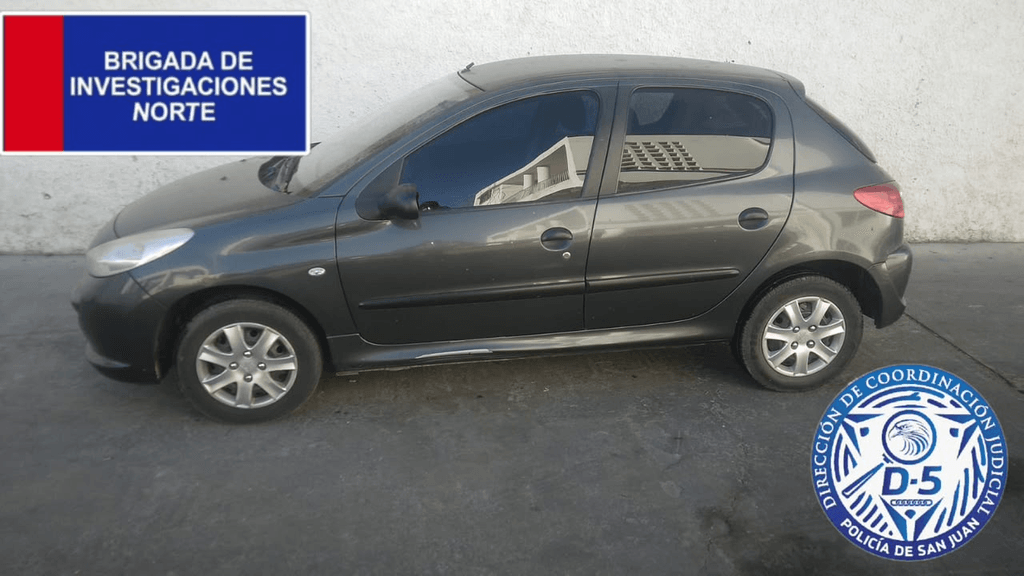 Secuestran en el centro de San Juan un Peugeot robado en Mendoza en 2022