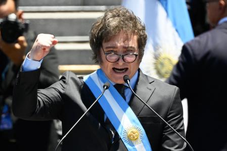 El Gobierno endureció las reglas y podrá expulsar a extranjeros que promuevan odio contra argentinos