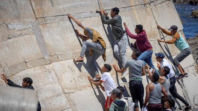 Sube la crisis en Ceuta: ya hallaron 57 cuerpos y España acelera los retornos a Marruecos