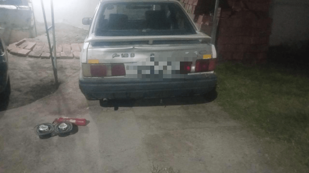 Cayeron cuando saqueaban un auto estacionado en Rawson