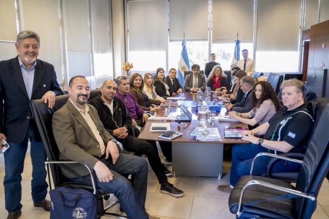 Qué aumento ofreció el Gobierno a los docentes y qué respuesta analizan los gremios