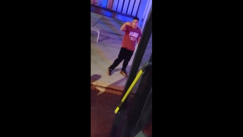 Un chofer de colectivo y un remisero se pelean por una parada en la Terminal de Ómnibus de San Juan