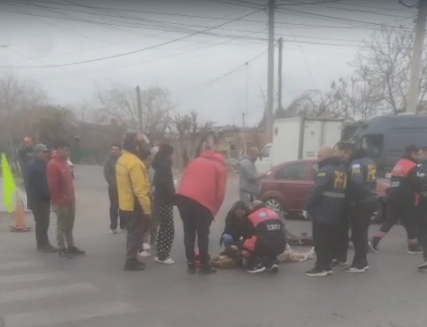 Un choque en Chimbas dejó a un motociclista lesionado y la Federal salió a asistirlo