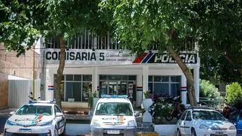 Un preso desató un violento ataque en la Comisaría 5ª y dejó a dos policías heridos