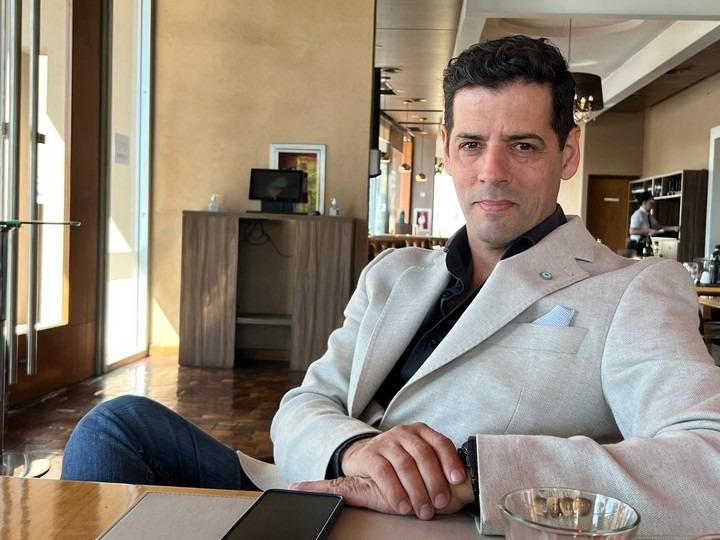 Vallejos quedó formalmente bajo investigación por violencia de género y tenencia de un arma sin registro
