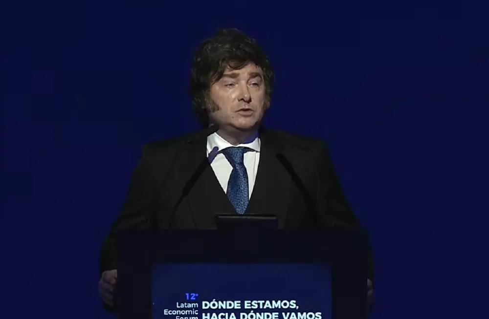 Milei redobló la apuesta y apuntó otra vez contra la oposición y la prensa