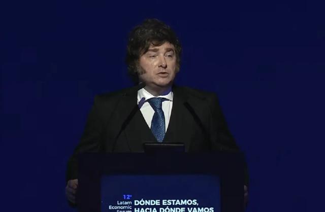 Milei defendió su programa y renovó sus críticas a la oposición y la prensa