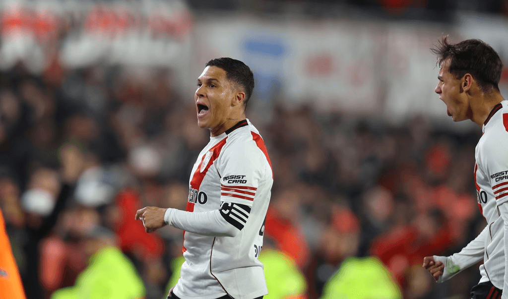 River superó a San Lorenzo y avanzó a cuartos tras una noche dramática